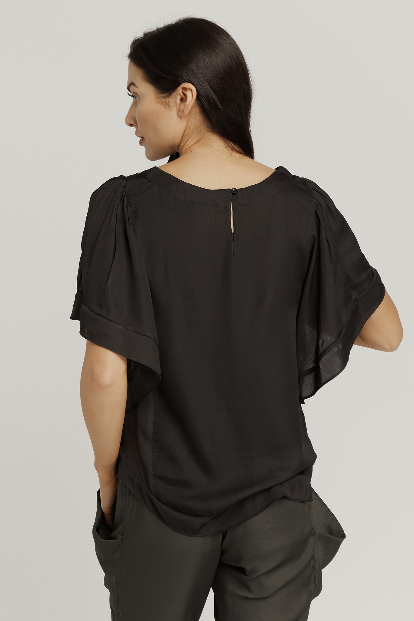 TOP with SHORT BELLE SLEEVE / BLACK
